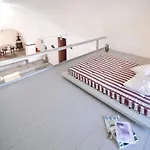 The Red Winehouse Villa