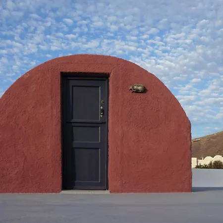 The Red Winehouse Villa