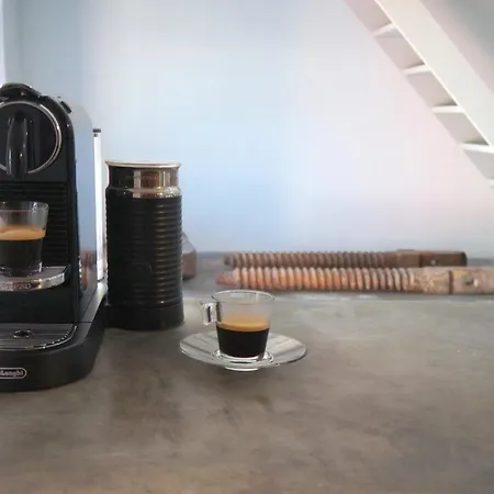 Willa The Red Winehouse *