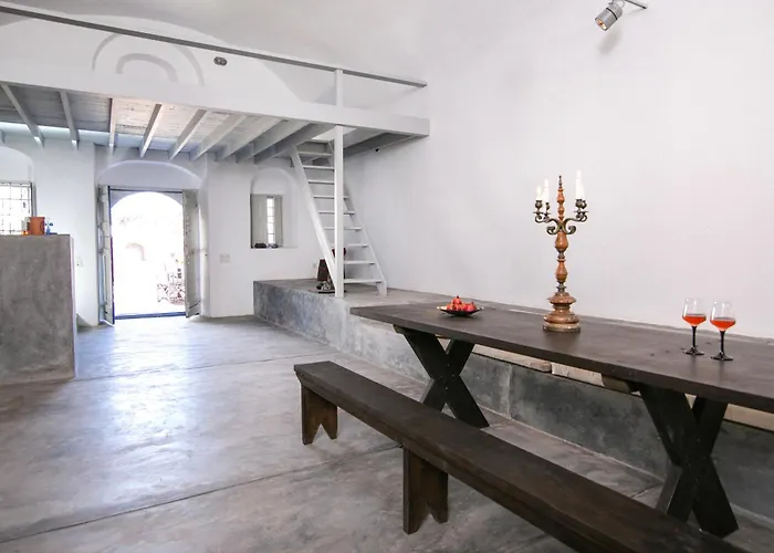 ヴィラ The Red Winehouse *