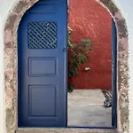 The Red Winehouse Foinikia (Santorini)