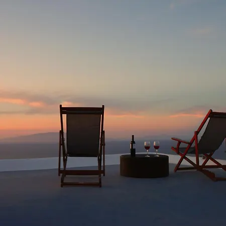 The Red Winehouse Villa