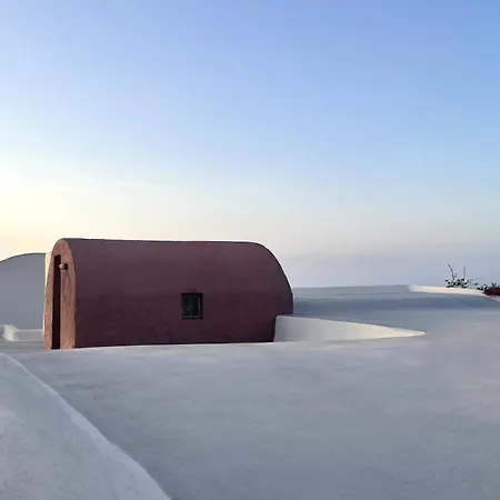 The Red Winehouse Villa *