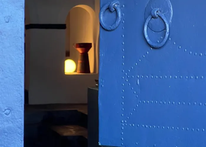 The Red Winehouse Villa *