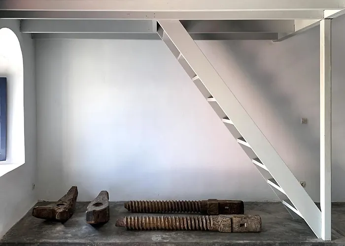 The Red Winehouse Foinikiá