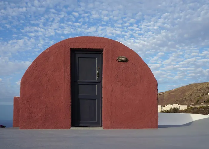 The Red Winehouse Villa