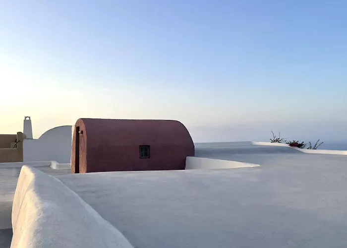 The Red Winehouse Villa *