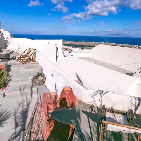The Red Winehouse Villa *